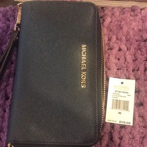 Michael Kors Jet Set Travel Large Wallet